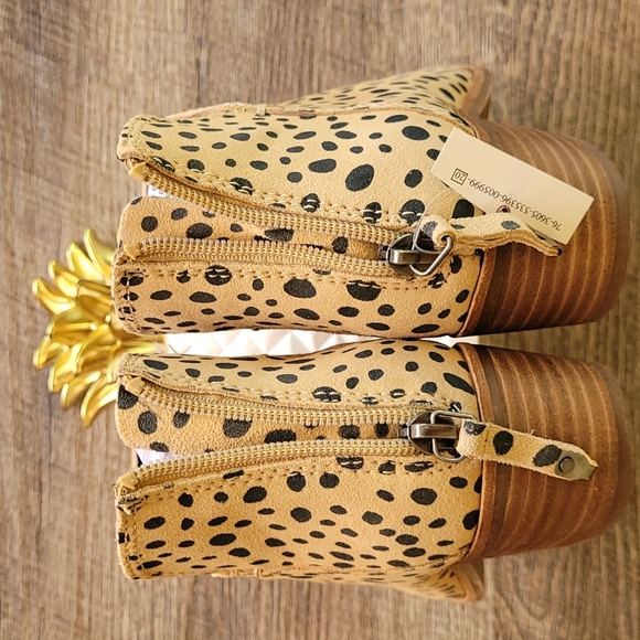 NWT! Dolce Vita Animal Print Leopard Ankle Booties - Picture 9 of 15